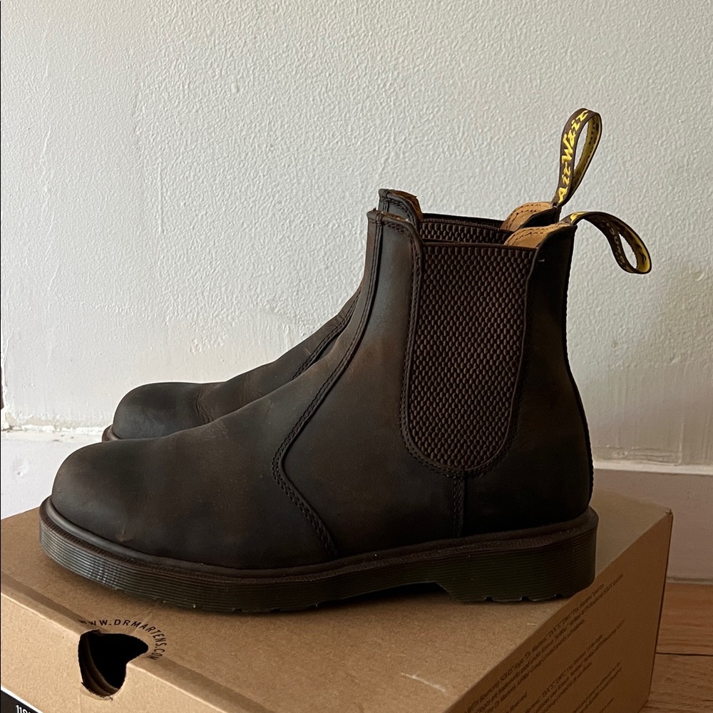 Dr Martens 2976 Chelsea Boots in Crazy Horse